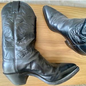 Gorgeous Justin Cowboy Boots